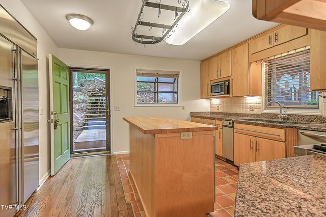490 Hideaway Farm Road, Piney Flats, TN 37686