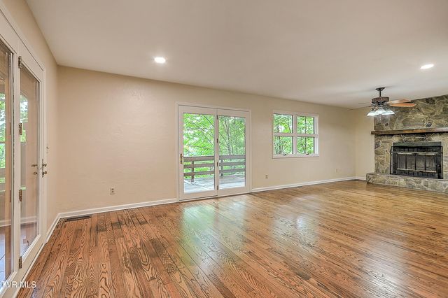 490 Hideaway Farm Road, Piney Flats, TN 37686