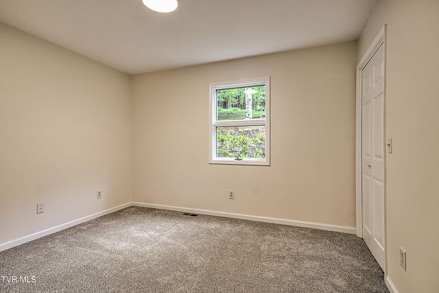 490 Hideaway Farm Road, Piney Flats, TN 37686