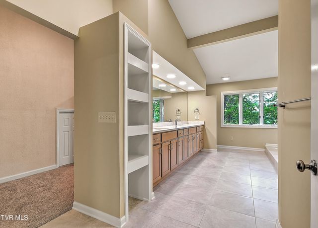 490 Hideaway Farm Road, Piney Flats, TN 37686