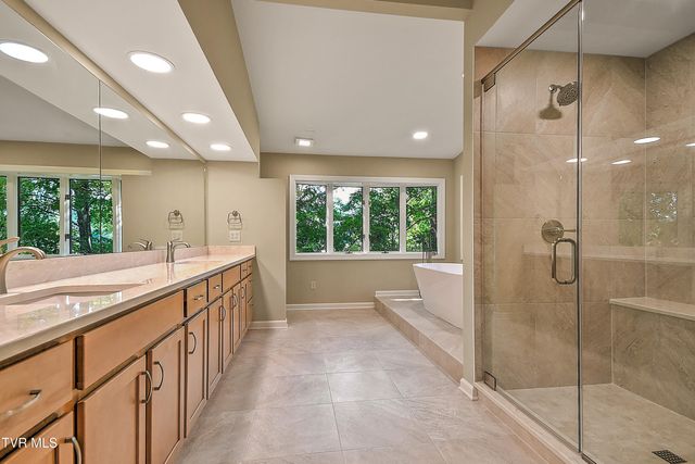 490 Hideaway Farm Road, Piney Flats, TN 37686