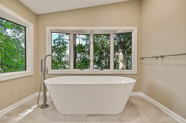 490 Hideaway Farm Road, Piney Flats, TN 37686