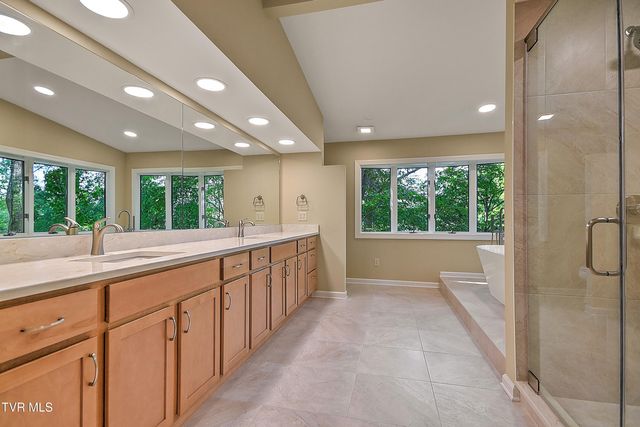 490 Hideaway Farm Road, Piney Flats, TN 37686