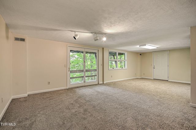 490 Hideaway Farm Road, Piney Flats, TN 37686
