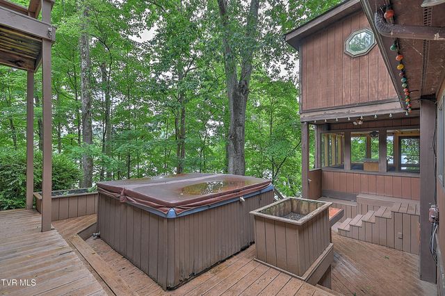 490 Hideaway Farm Road, Piney Flats, TN 37686