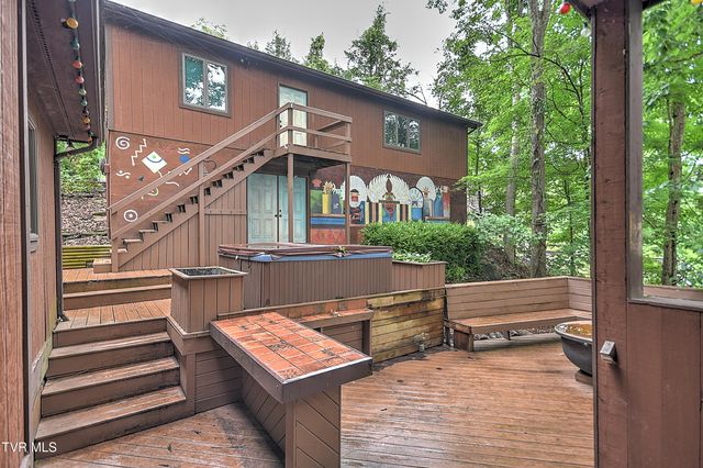 490 Hideaway Farm Road, Piney Flats, TN 37686