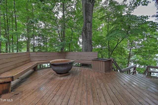 490 Hideaway Farm Road, Piney Flats, TN 37686