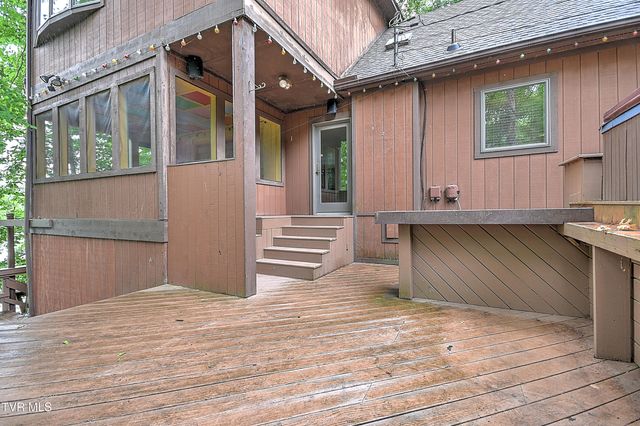 490 Hideaway Farm Road, Piney Flats, TN 37686
