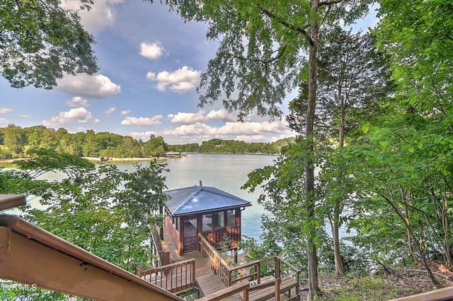 490 Hideaway Farm Road, Piney Flats, TN 37686