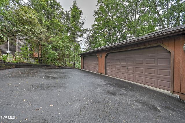490 Hideaway Farm Road, Piney Flats, TN 37686