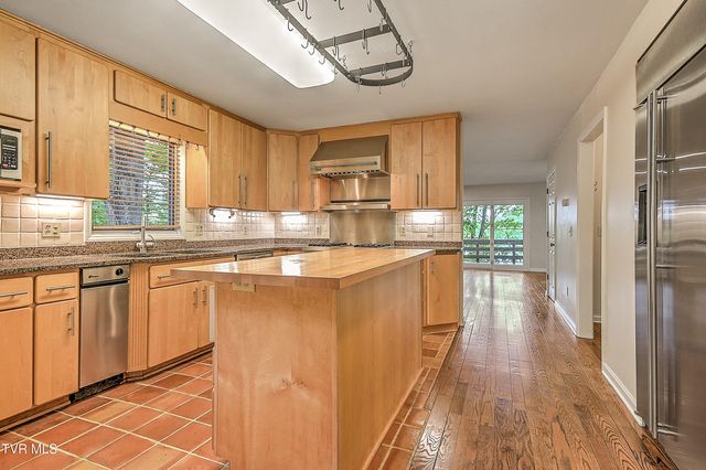490 Hideaway Farm Road, Piney Flats, TN 37686