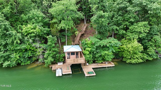 490 Hideaway Farm Road, Piney Flats, TN 37686