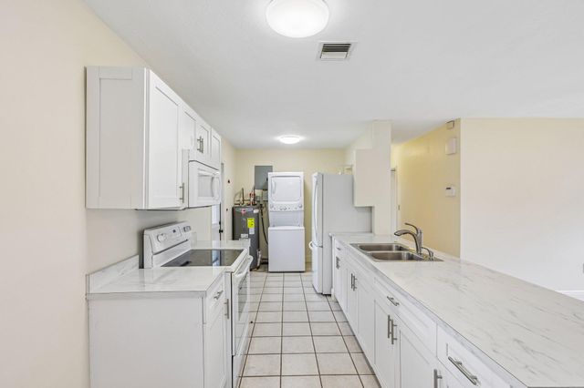 1511 N 70th Terrace, Hollywood, FL 33024