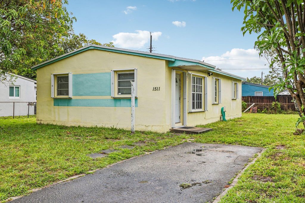 1511 N 70th Terrace, Hollywood, FL 33024