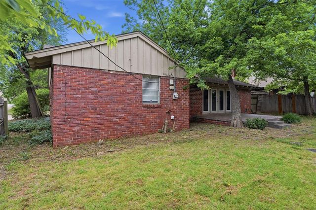 1409 NW 63rd Road, Nichols Hills, OK 73116