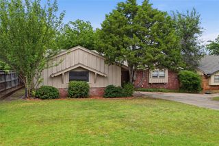 1409 NW 63rd Road, Nichols Hills, OK 73116