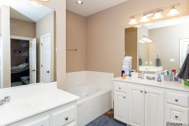 5252 Eastbay Dr, Baton Rouge, LA 70820