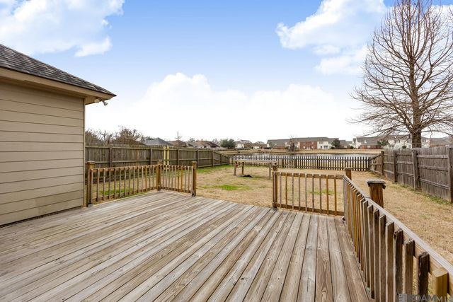 5252 Eastbay Dr, Baton Rouge, LA 70820