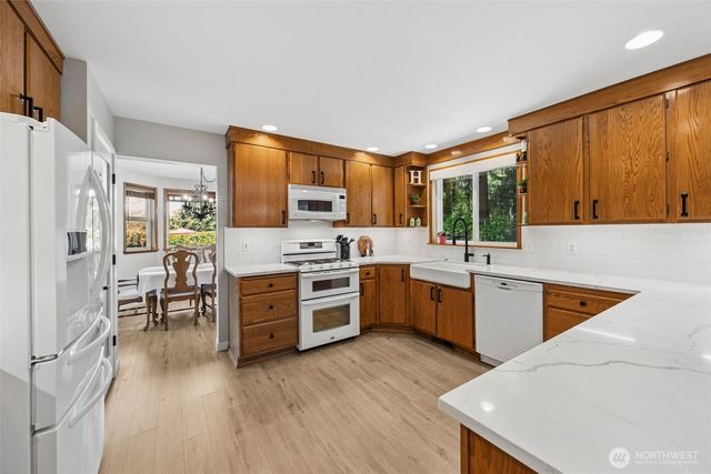 13715 110th Avenue Ct E, Puyallup, WA 98374