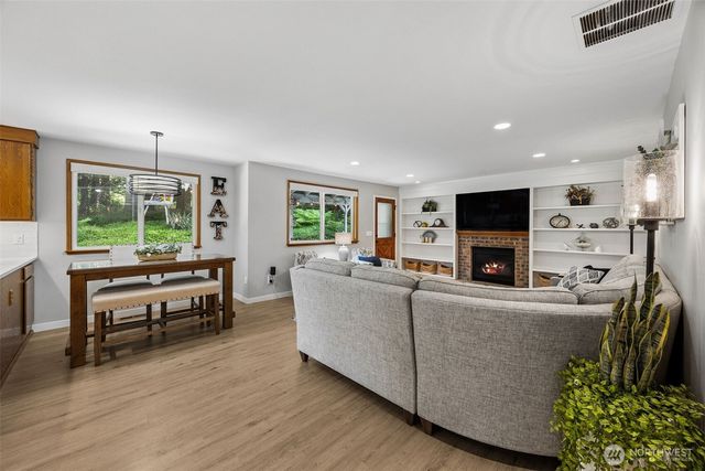 13715 110th Avenue Ct E, Puyallup, WA 98374