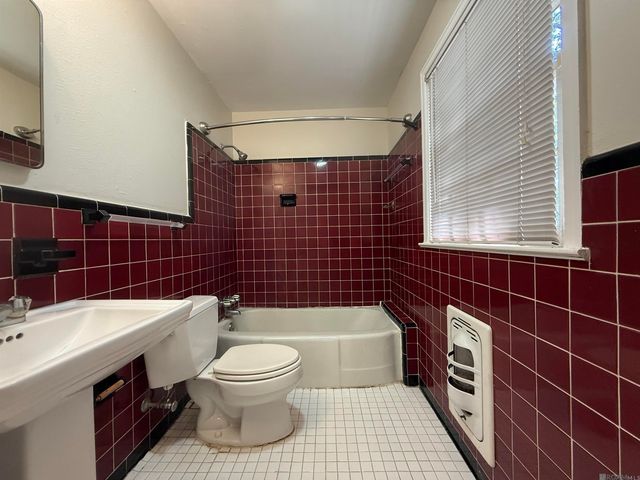 2129 E Lakeshore Dr, Baton Rouge, LA 70808