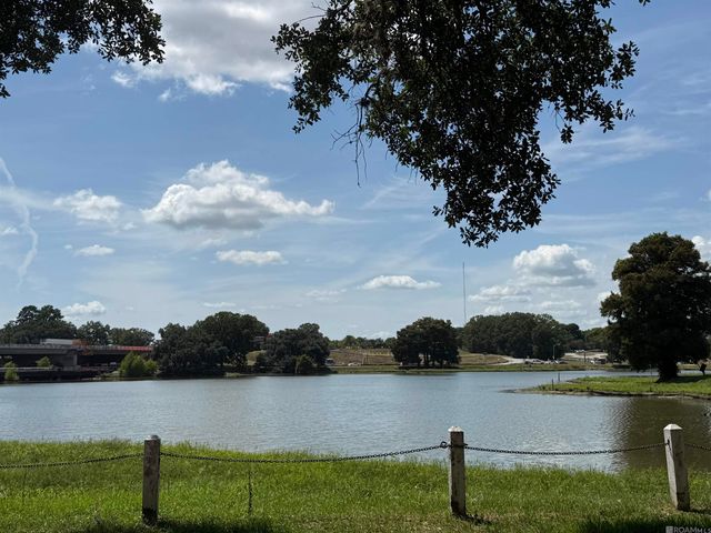 2129 E Lakeshore Dr, Baton Rouge, LA 70808