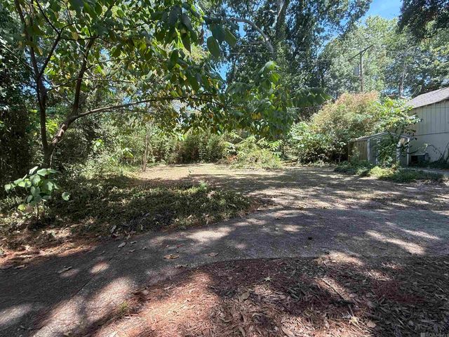 2129 E Lakeshore Dr, Baton Rouge, LA 70808