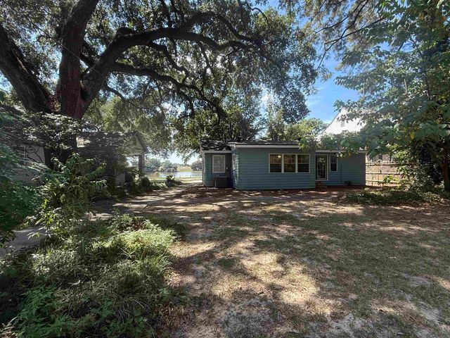 2129 E Lakeshore Dr, Baton Rouge, LA 70808