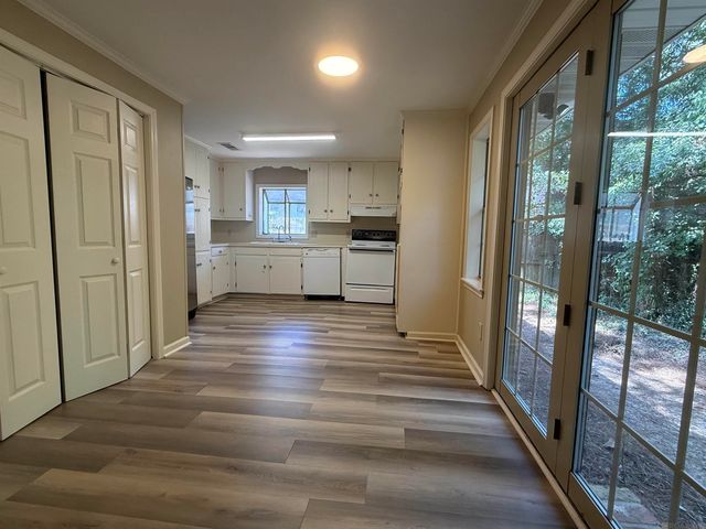 2129 E Lakeshore Dr, Baton Rouge, LA 70808