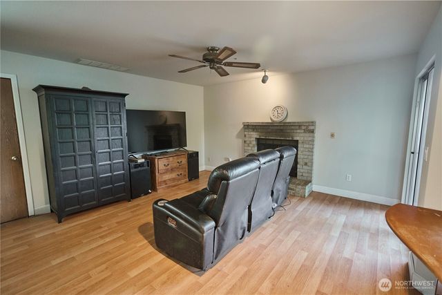22023 SE 266th Place, Maple Valley, WA 98038