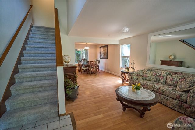 22023 SE 266th Place, Maple Valley, WA 98038