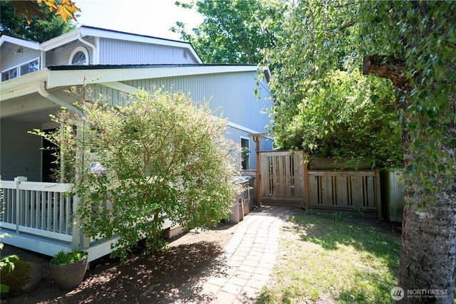 22023 SE 266th Place, Maple Valley, WA 98038