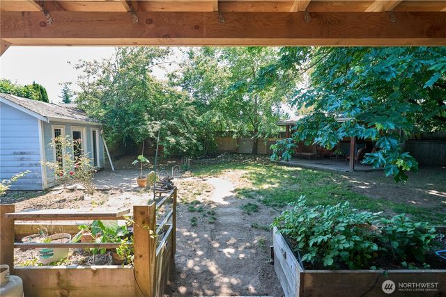 22023 SE 266th Place, Maple Valley, WA 98038