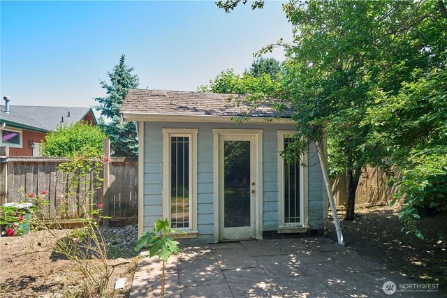 22023 SE 266th Place, Maple Valley, WA 98038
