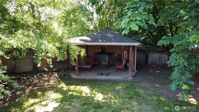 22023 SE 266th Place, Maple Valley, WA 98038