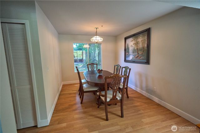 22023 SE 266th Place, Maple Valley, WA 98038