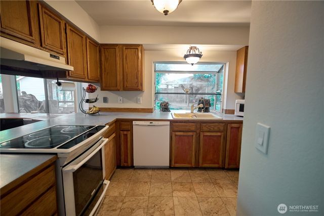 22023 SE 266th Place, Maple Valley, WA 98038