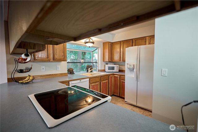 22023 SE 266th Place, Maple Valley, WA 98038