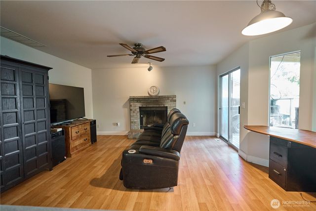 22023 SE 266th Place, Maple Valley, WA 98038
