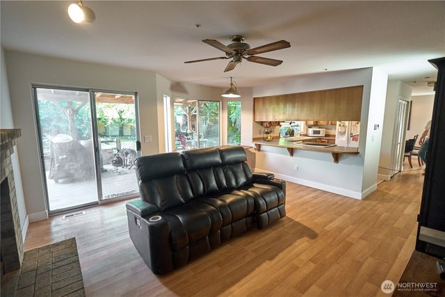 22023 SE 266th Place, Maple Valley, WA 98038