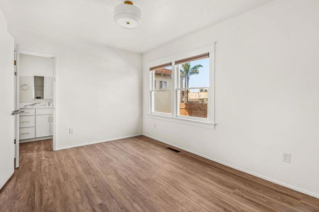 915 Civic Center Dr, Oceanside, CA 92054