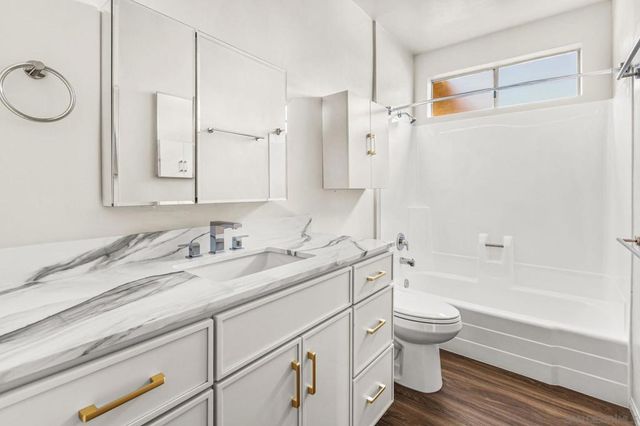 915 Civic Center Dr, Oceanside, CA 92054