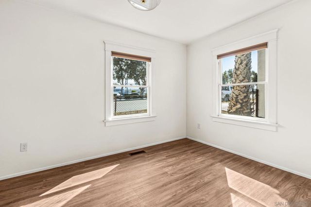 915 Civic Center Dr, Oceanside, CA 92054