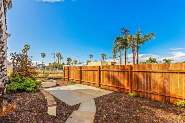 915 Civic Center Dr, Oceanside, CA 92054
