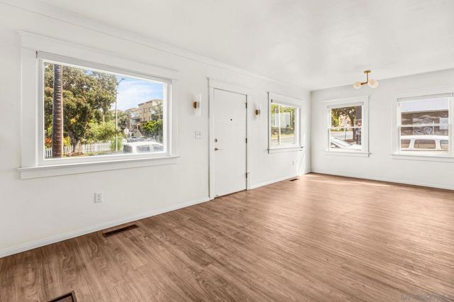 915 Civic Center Dr, Oceanside, CA 92054