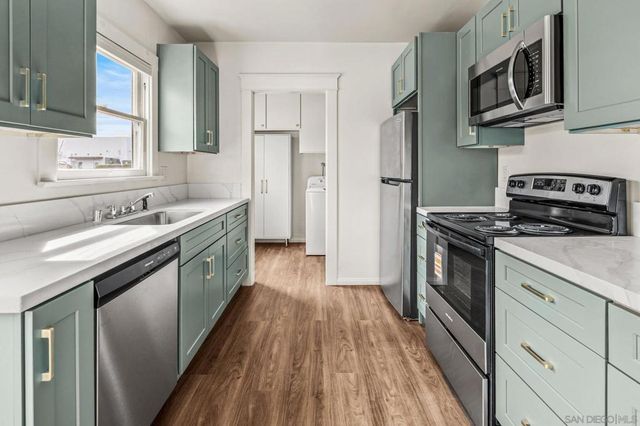 915 Civic Center Dr, Oceanside, CA 92054