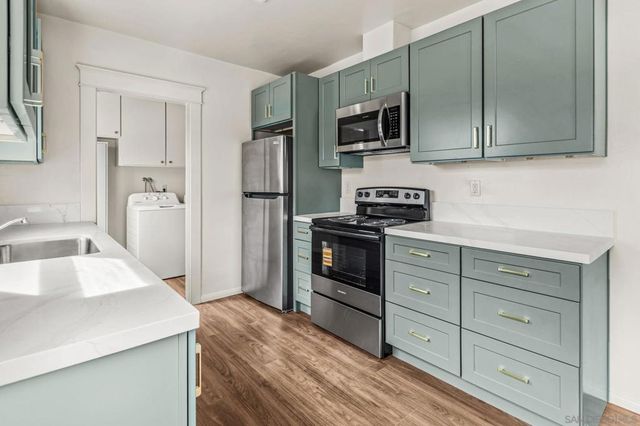 915 Civic Center Dr, Oceanside, CA 92054