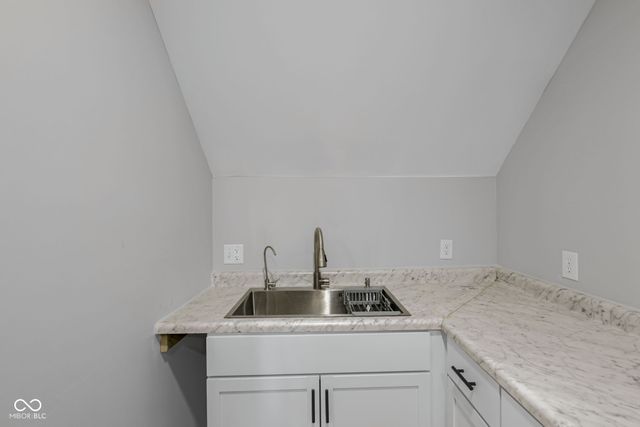 2209 Noble Street, Anderson, IN 46016