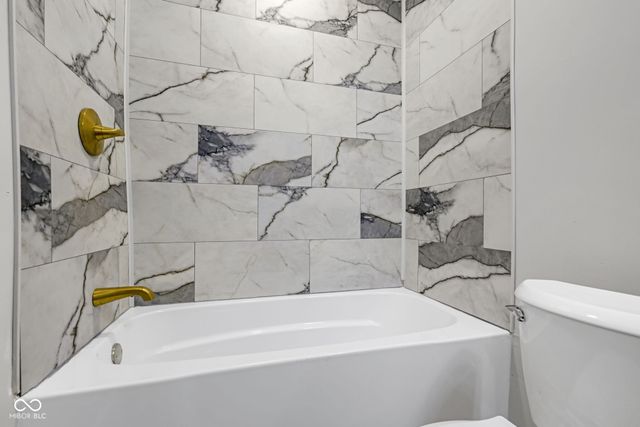 2209 Noble Street, Anderson, IN 46016