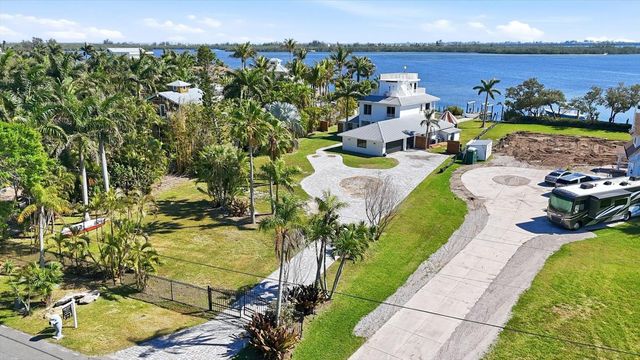 10218 46TH AVENUE W, Bradenton, FL 34210